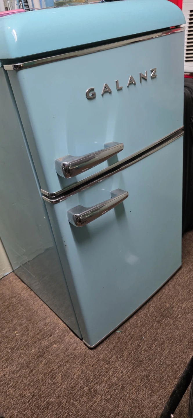 Galanz Retro Mini Refrigerator - photo 2