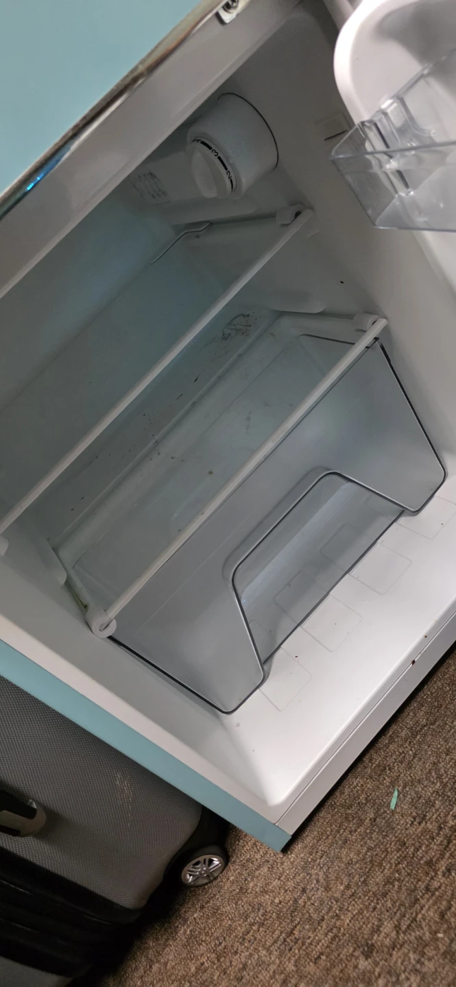 Galanz Retro Mini Refrigerator - photo 3