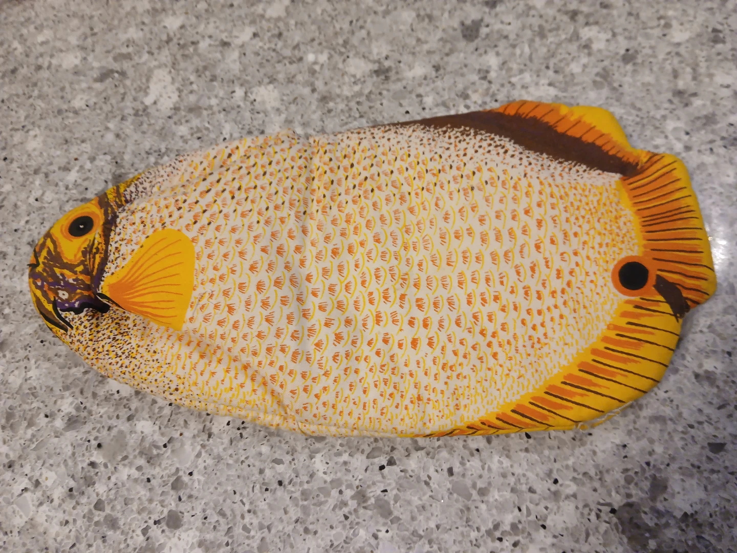 Fabric fish-shaped  oven mitt/ pot holder. - photo 2