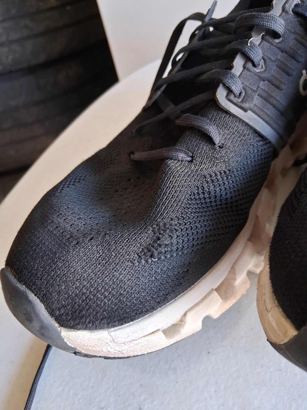 On Cloud Running Shoes size 10.5 - photo 3