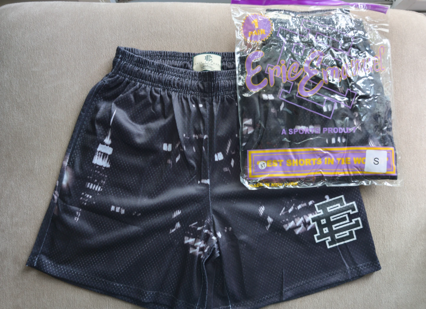 Eric Emanuel Shorts in the Black Skyline colorway - photo 2