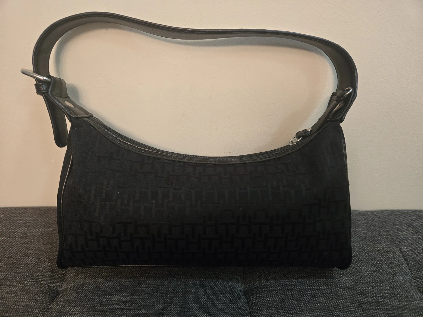Tommy Hilfiger Black Monogram Shoulder Bag - photo 2
