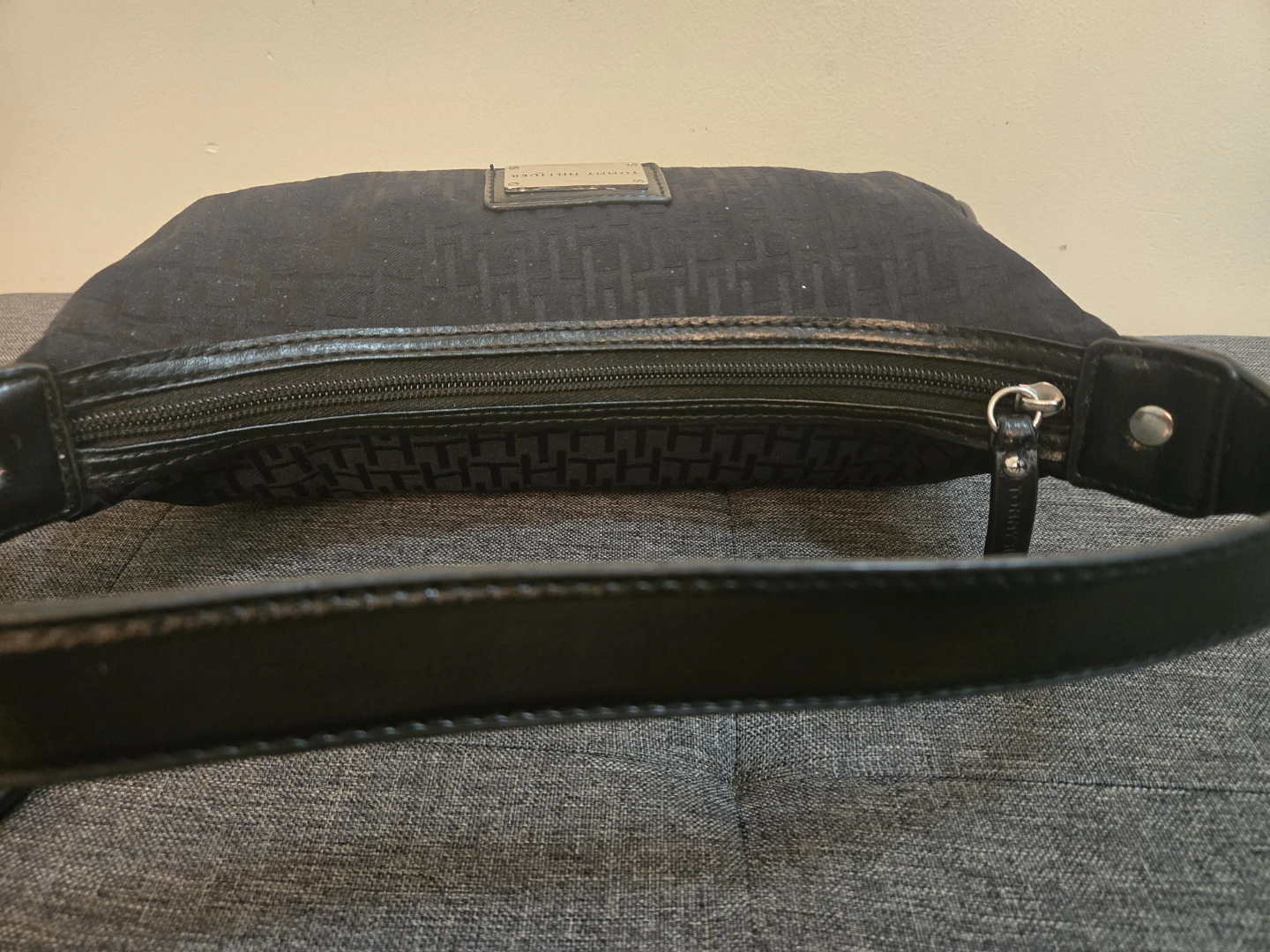 Tommy Hilfiger Black Monogram Shoulder Bag - photo 4