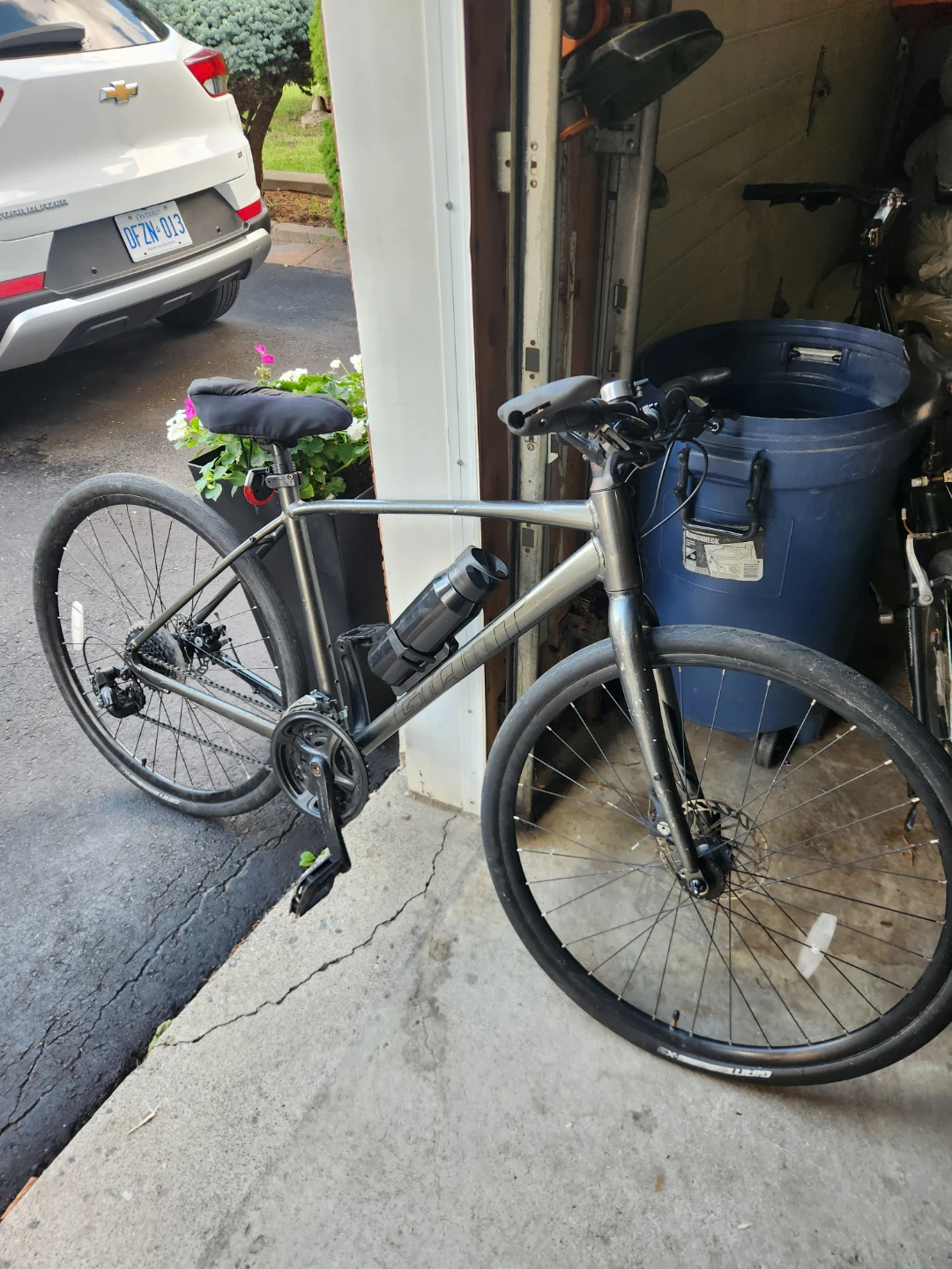 Giant Escape hybrid bike
