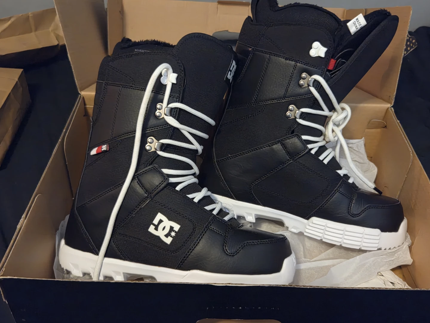 Size 8 men DC Shoes Snowboard Boots - Black