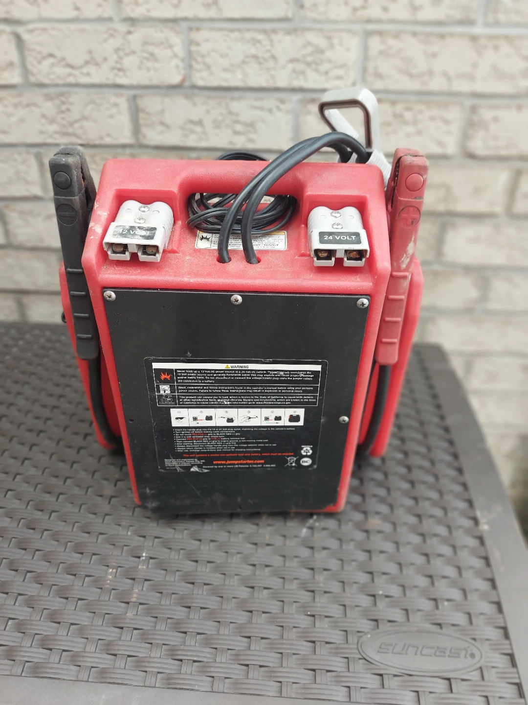 JNC1224 12 Volt Power Supply & Jump Starter - photo 2