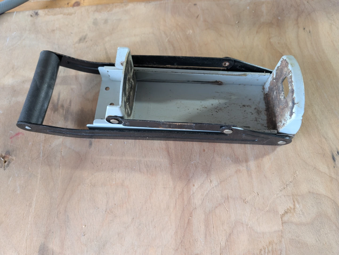 Metal wall mounted can crusher - photo 2