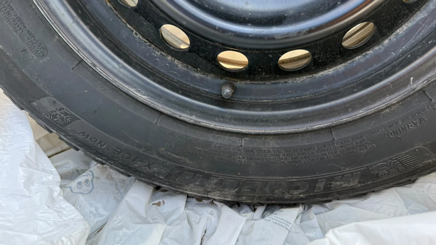 Michelin X-Ice Snow Tire with Rim - photo 3