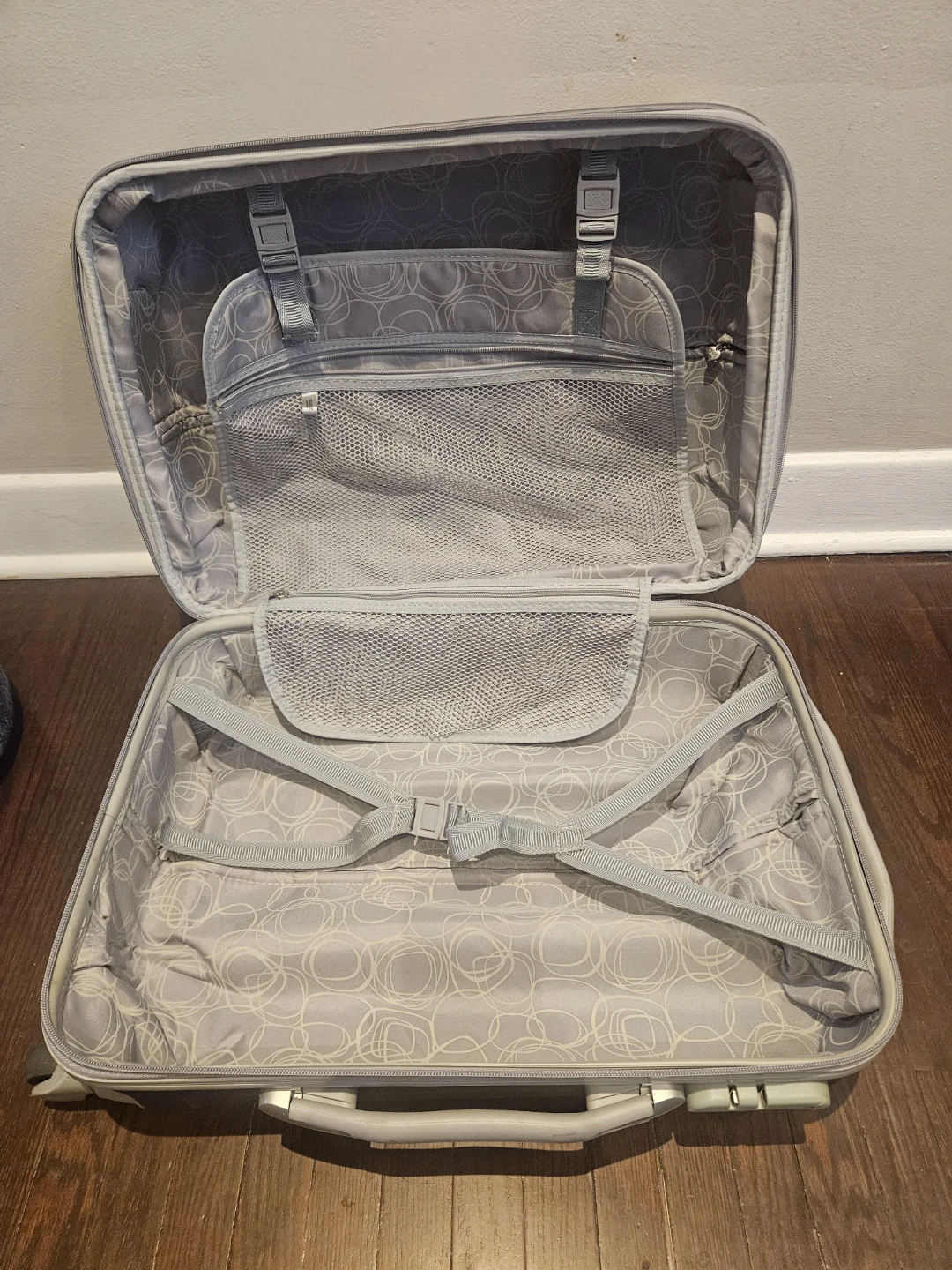 Carry-on luggage - photo 3