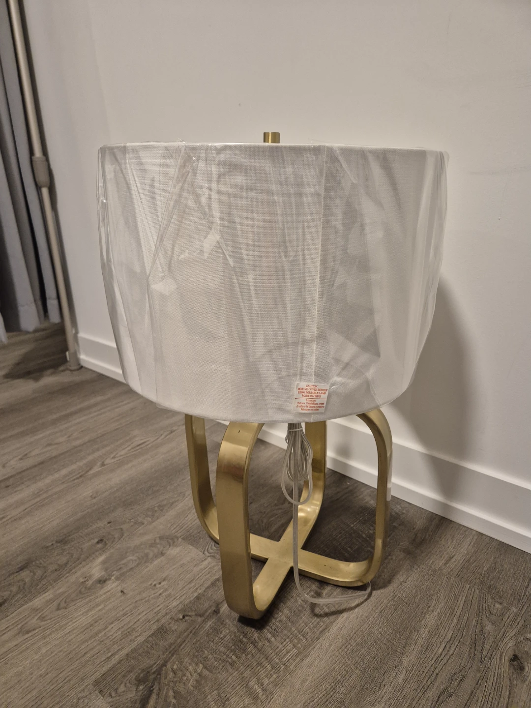 Brand New Modern Lamp – Perfect for Gifting!
