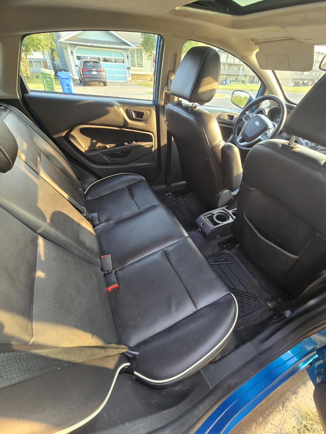 2012 Ford Fiesta SES - photo 5