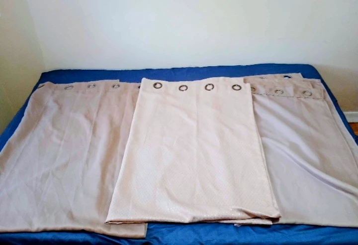 3x Curtains 52x80 inch ea - photo 2
