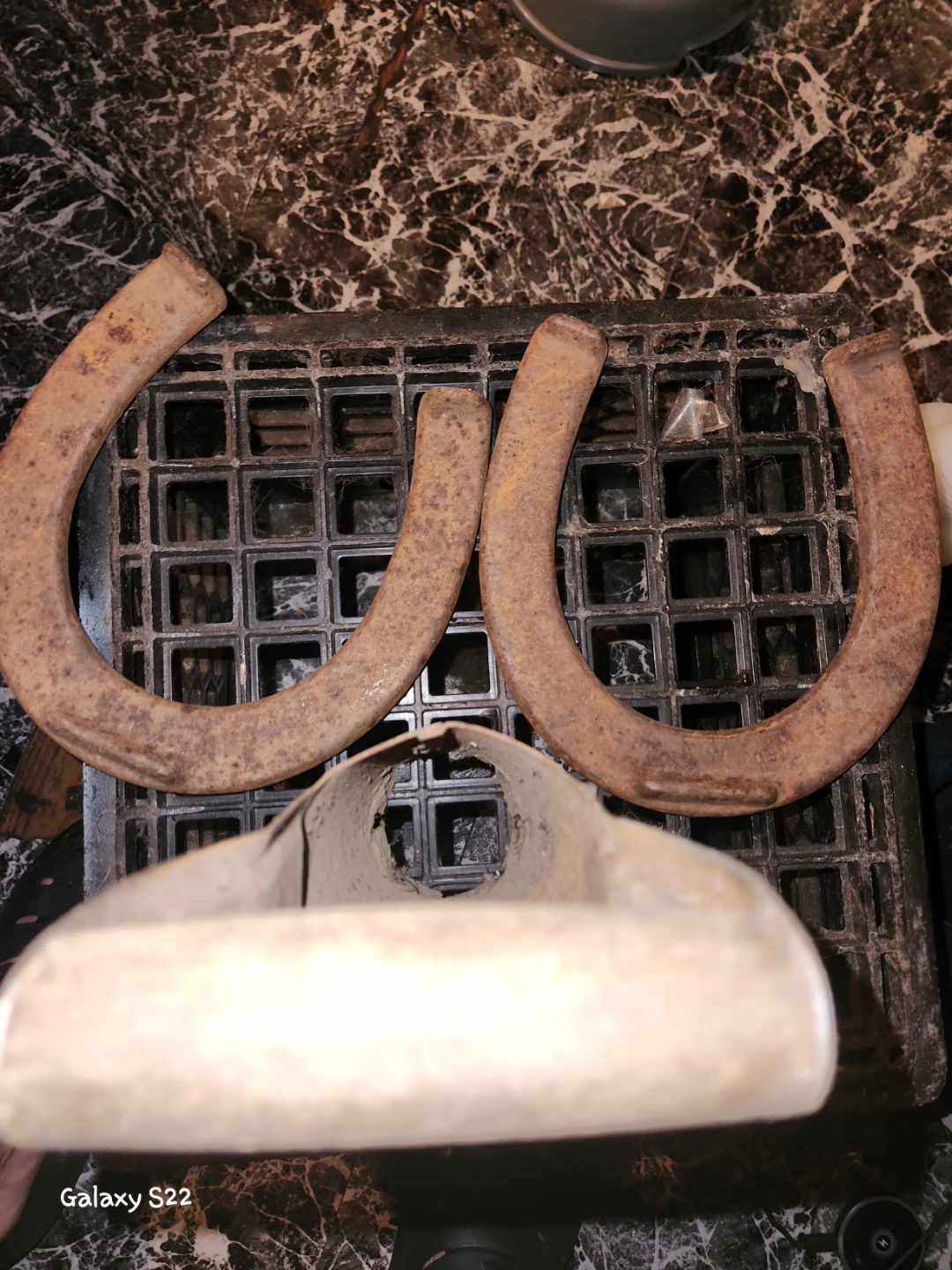 Vintage Metal Horseshoes & Rustic D Handle Shovel Scoop Lot - photo 2