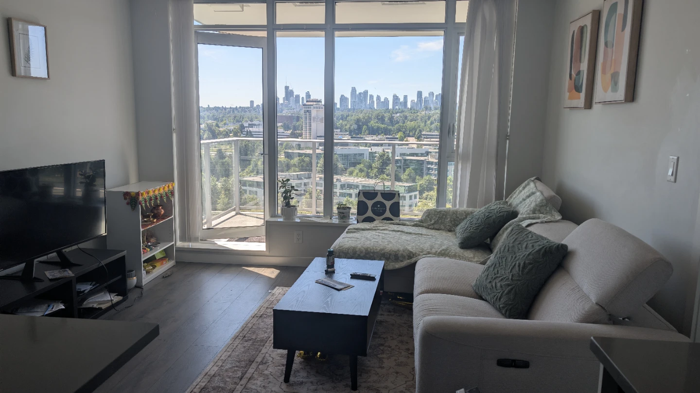 Private room with private washroom available for rent - photo 2