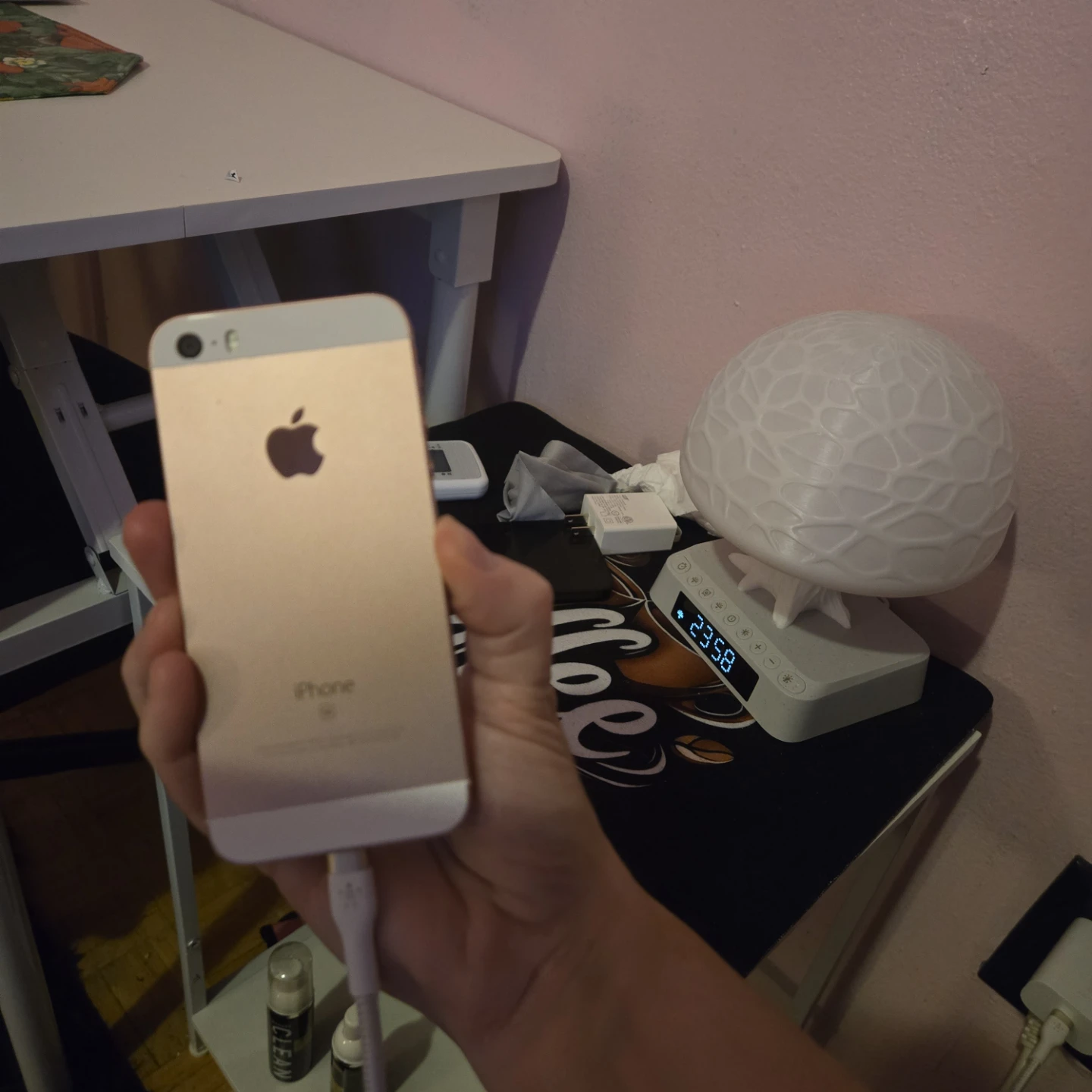 Iphone pink se - photo 2