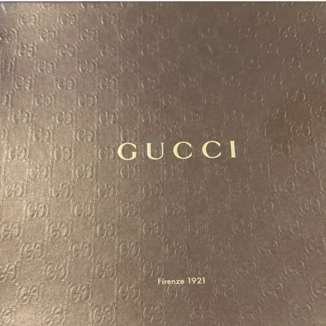 Gucci shoes with box, Embossed pattern adds texture. Size 40 - photo 5