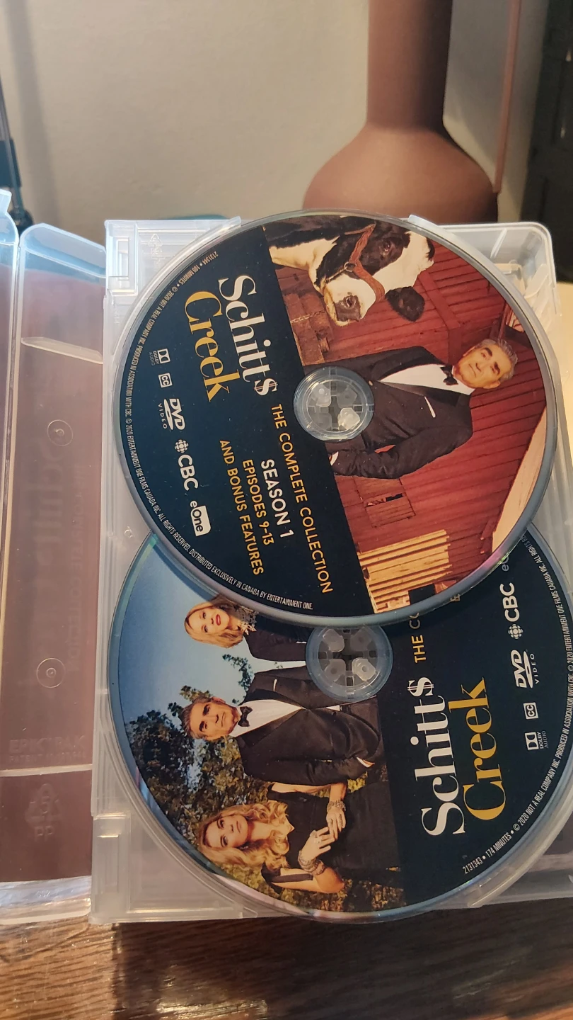 Schitt's Creek: The Complete Collection DVD Set - photo 3