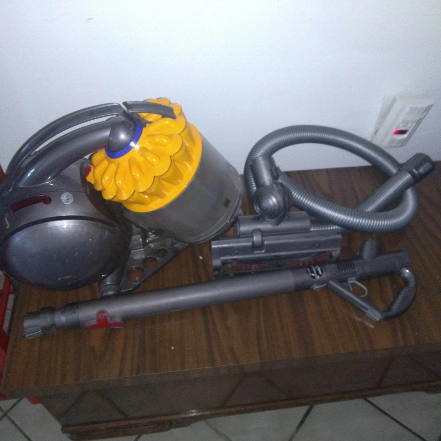 Dyson vacum cleaner working like new - photo 3