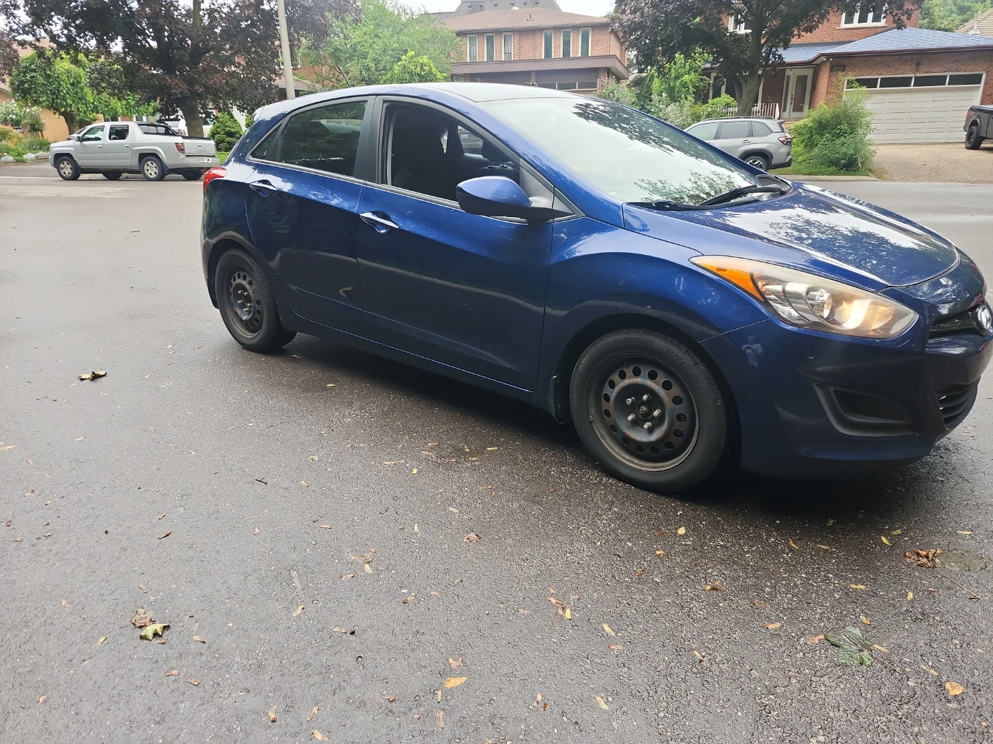 Blue Hyundai Elantra GT. CLEAN CARFAX SAFETY CERTIFIED - photo 4