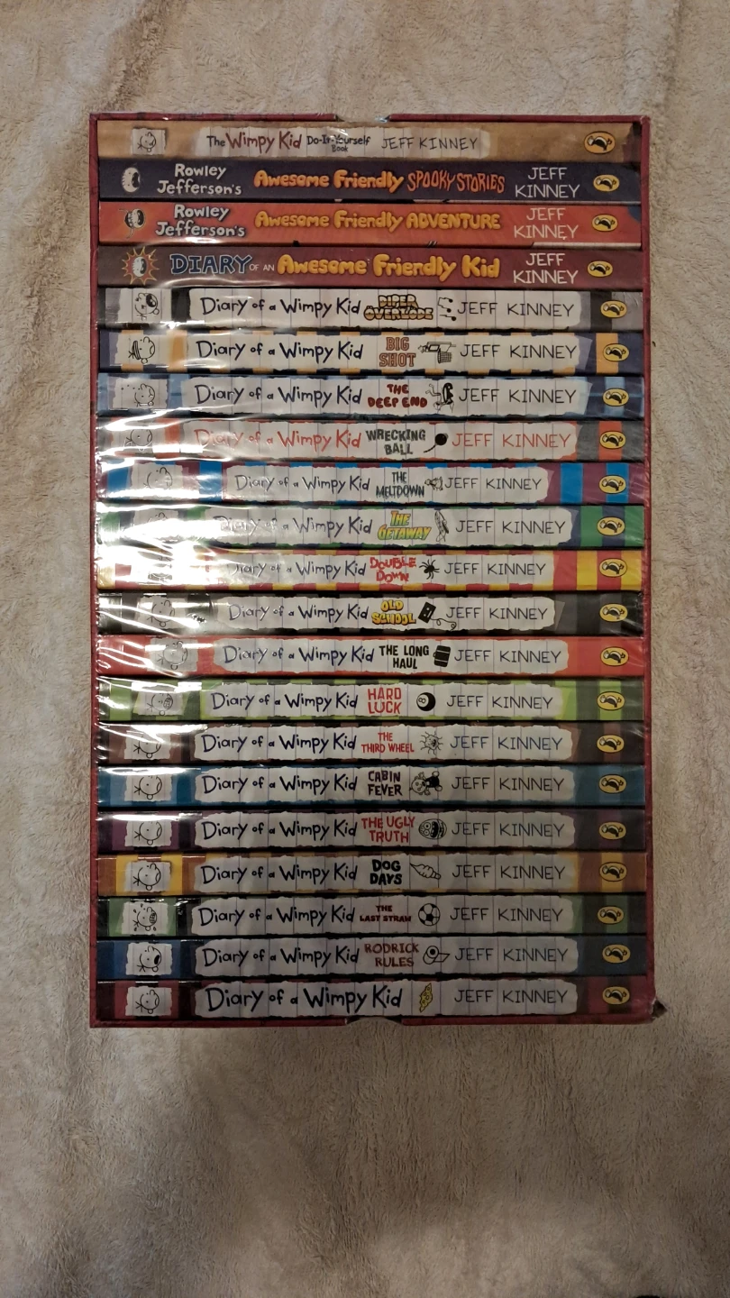 Diary of a Wimpy Kid Box of Books 1-21