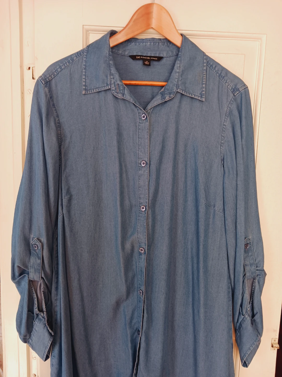 New !! Zac & Rachel Woman blue light denim shirt 1X - photo 2