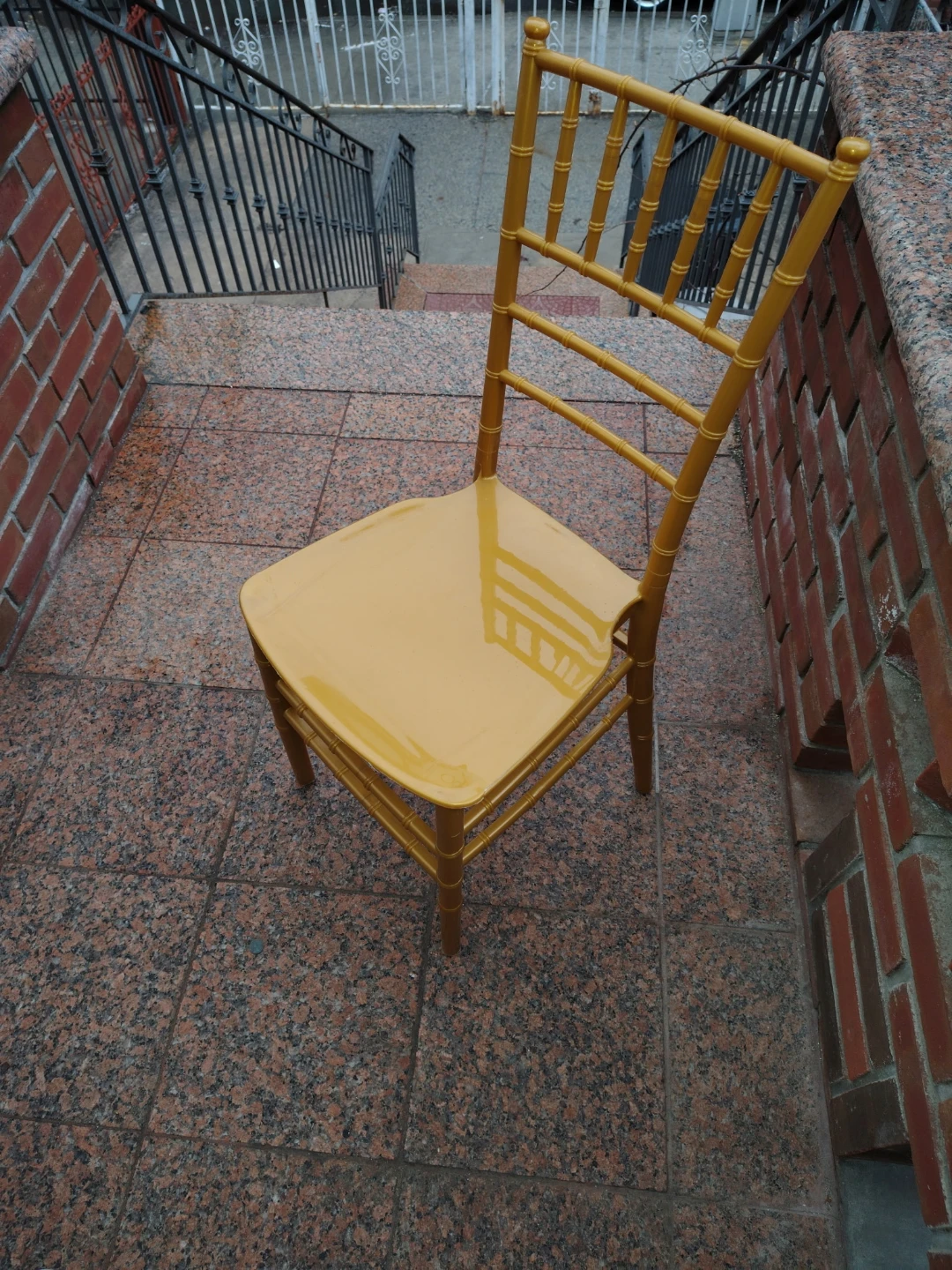 Gold Chiavari Chair (plastic)