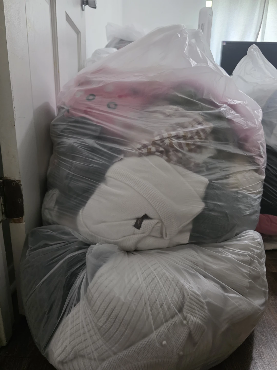 Bag of assorted women's clothing and accessories - photo 2