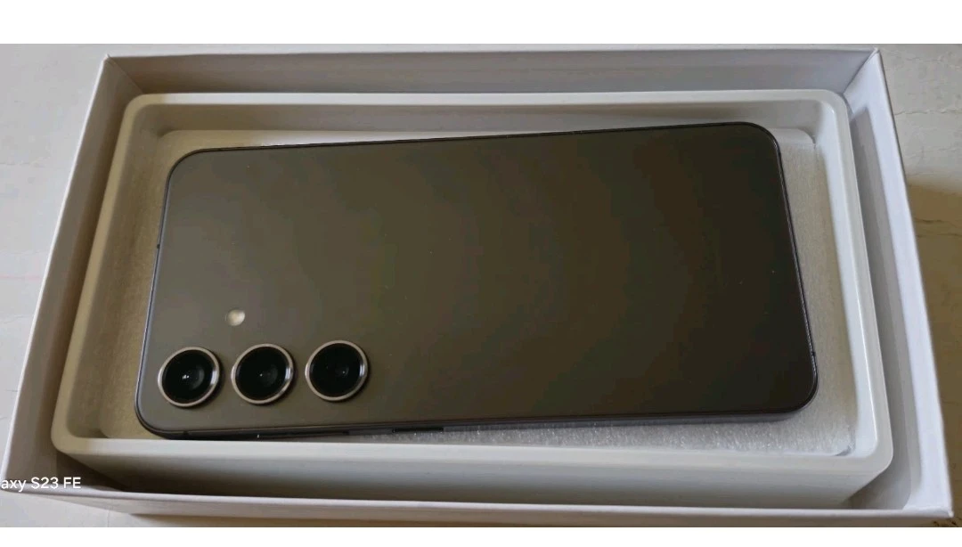 Samsung Galaxy S24 FE Smartphone for sale - photo 4