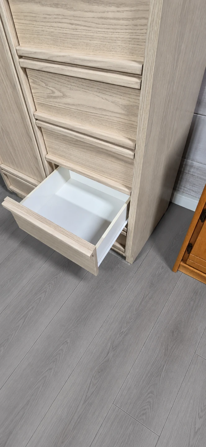 Light Wood Dresser with Cabinet - photo 4