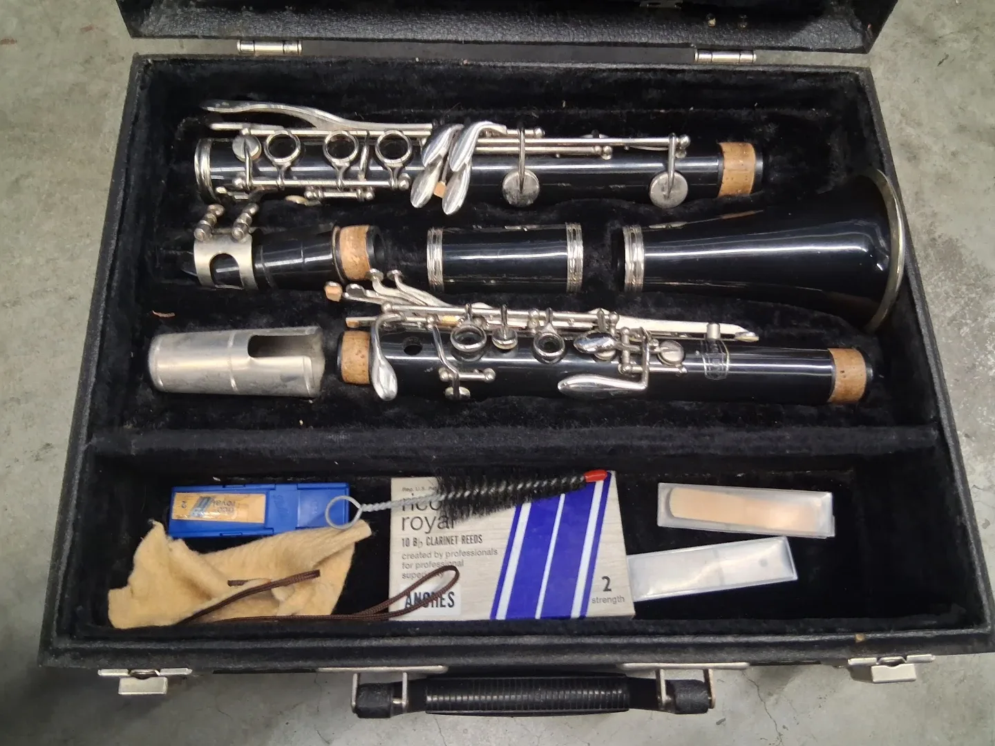 Bundy Clarinet with Case - photo 3