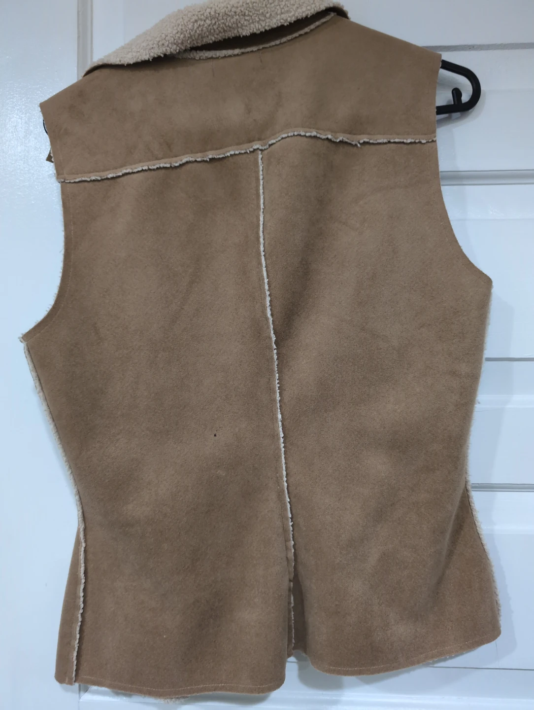 Tan faux suede vest with sherpa lining - photo 2