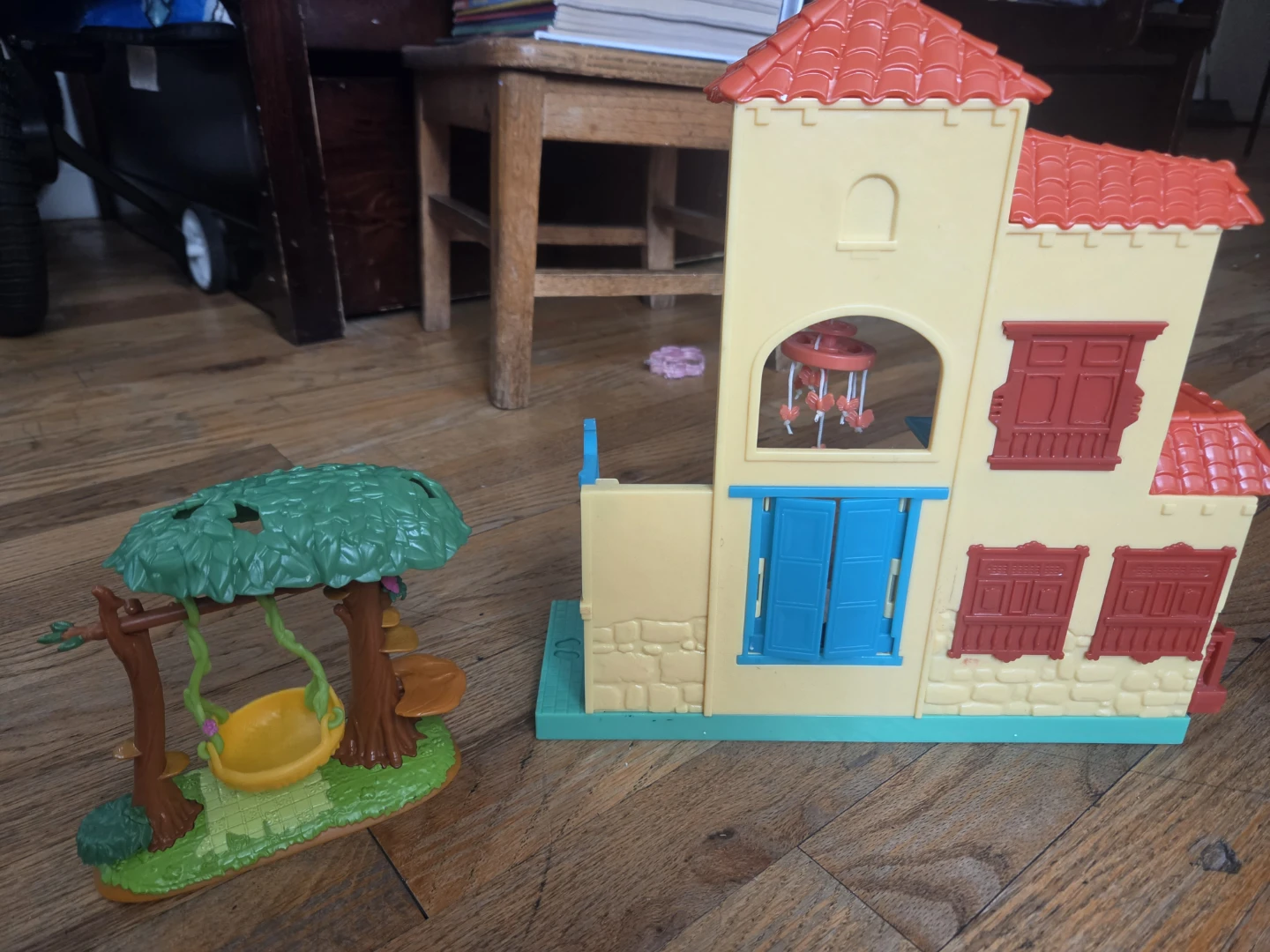 Encanto The Magical World of Mirabel Playset with Dolls - photo 2