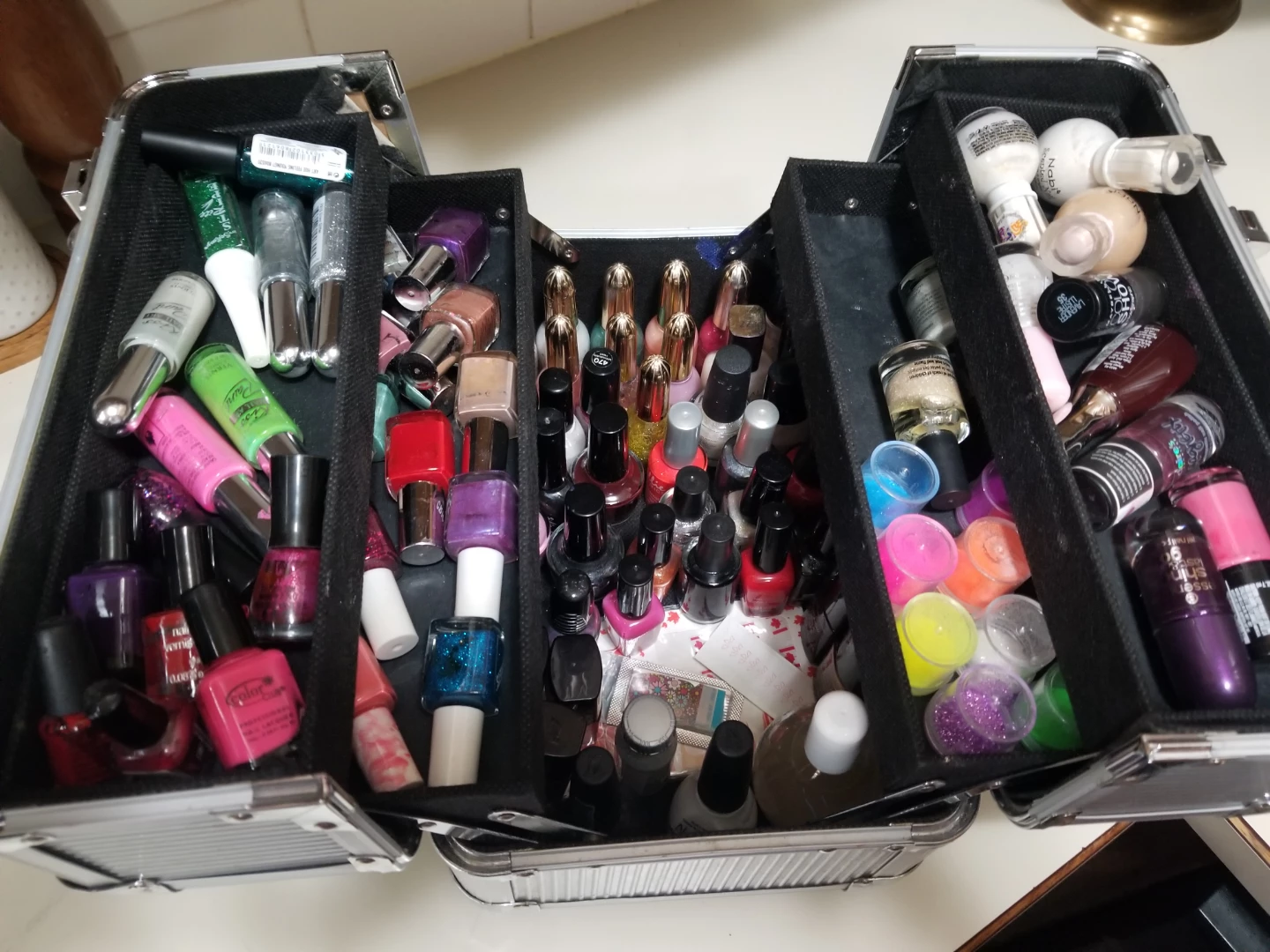Silver Nail Polish Case with Assorted Polishes - photo 4