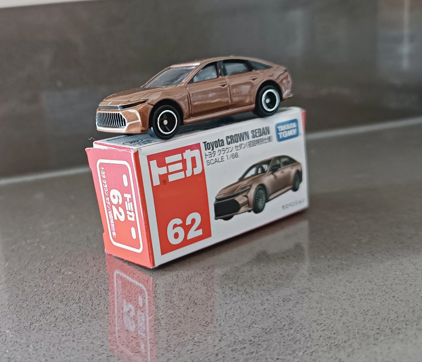 Tomica Toyota Crown Sedan Diecast Car - photo 4