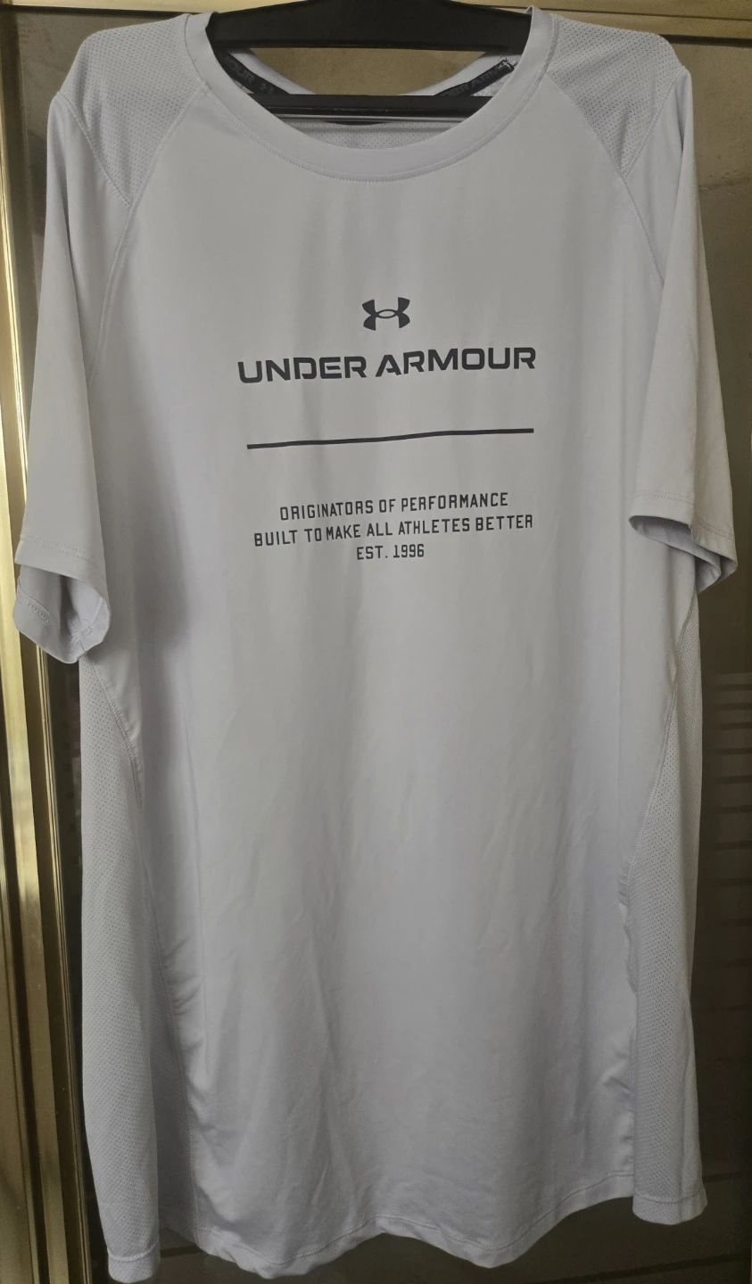 Men's Under Armour TEE. XL. Short sleeve. EUC. $13.