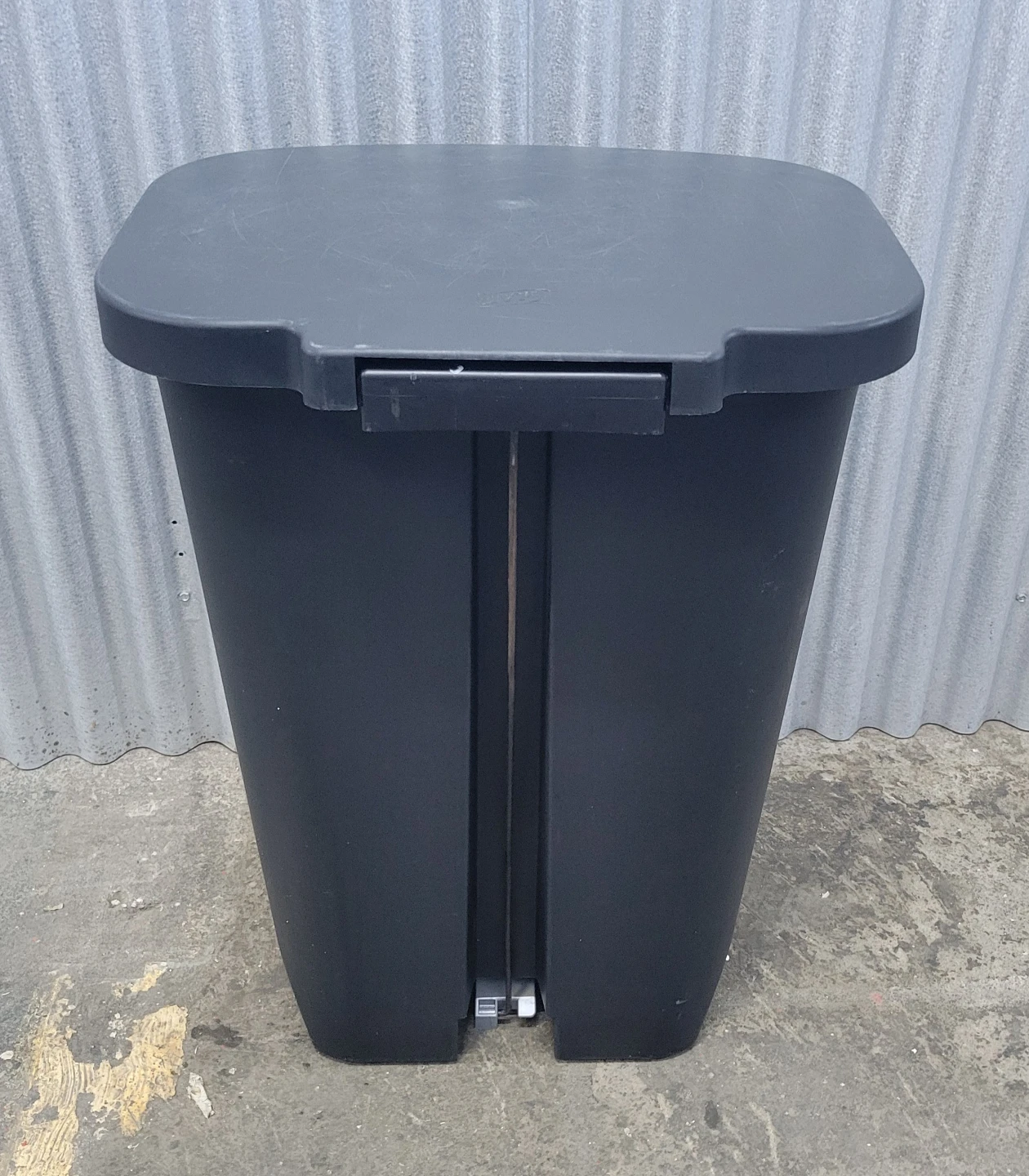 Black Big Step Trash Can - photo 3