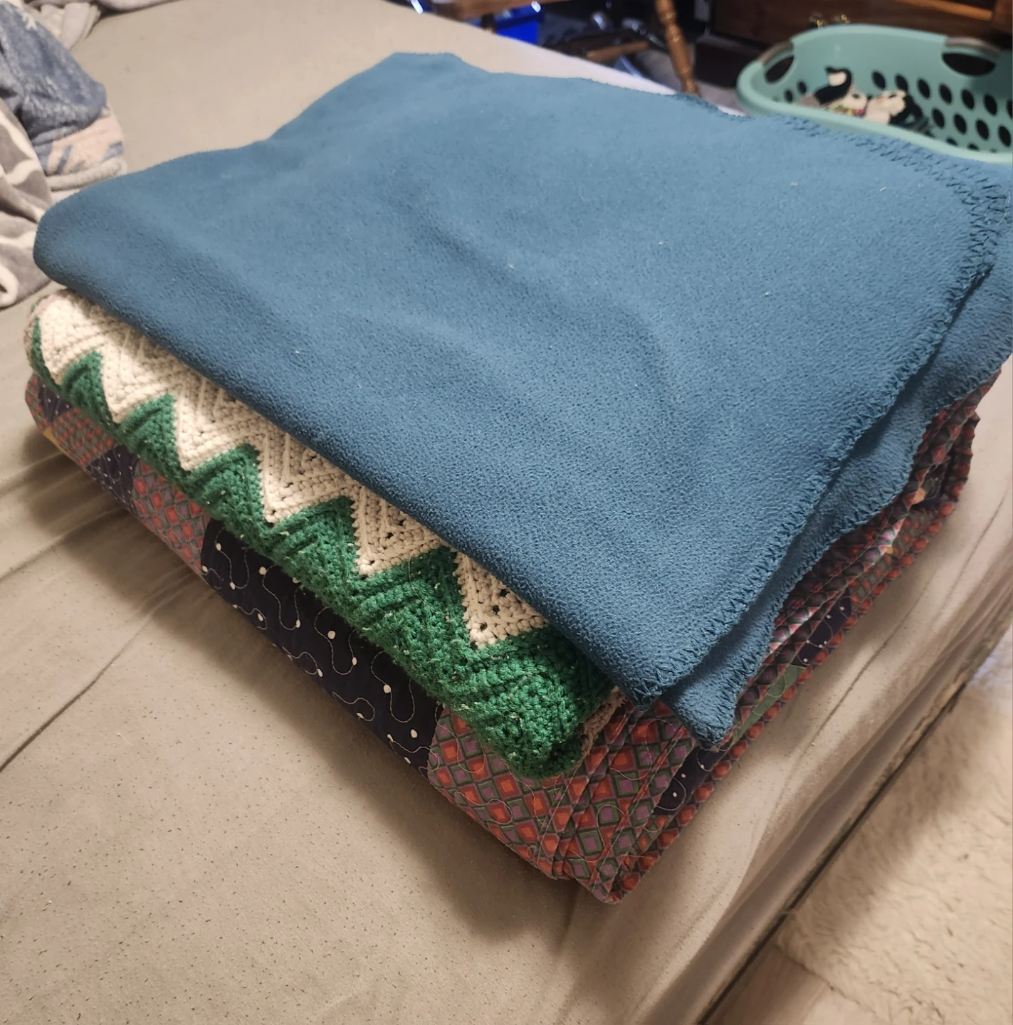 Quilt and Blankets Bundle