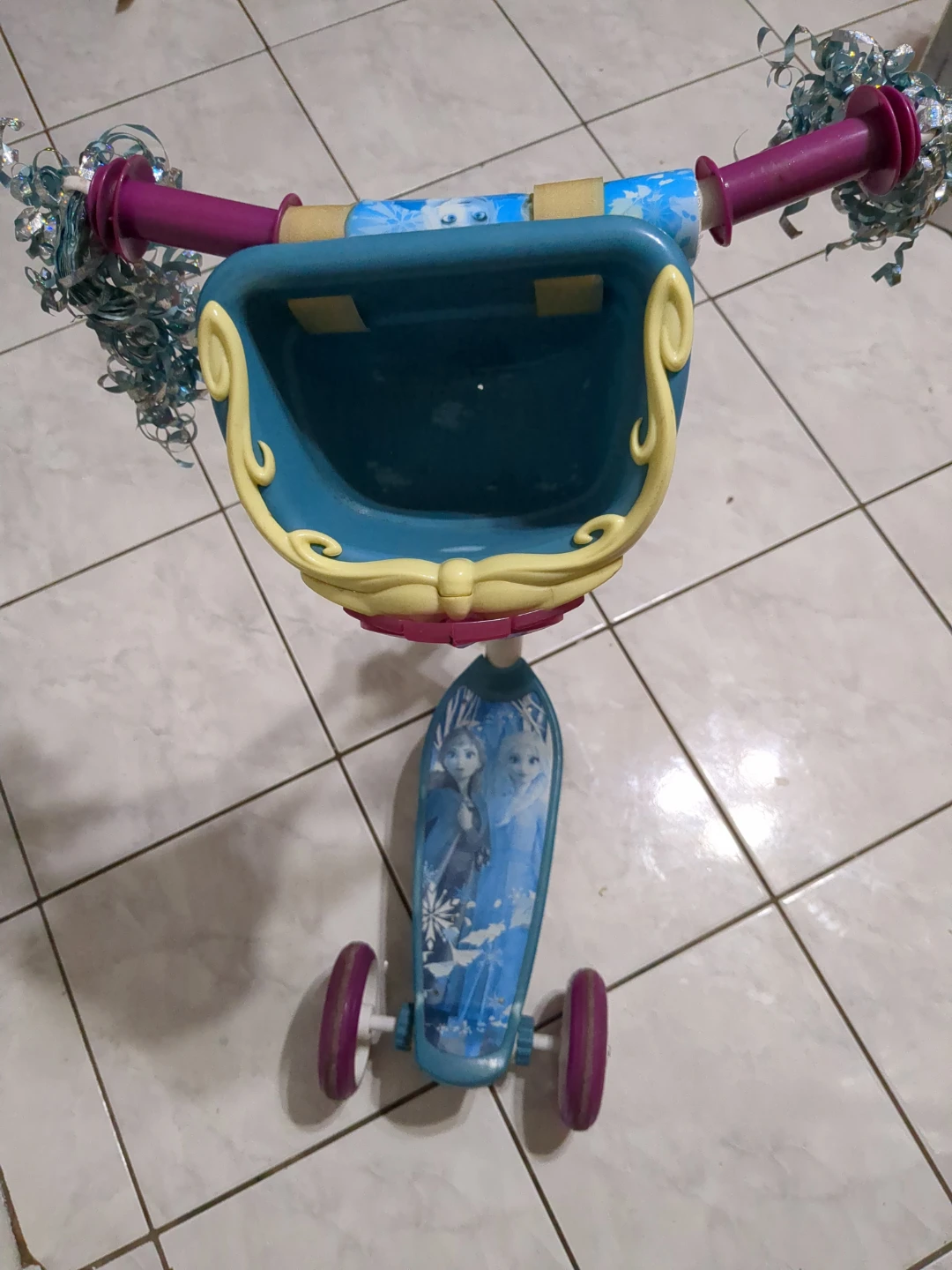 Frozen 3-Wheel Scooter