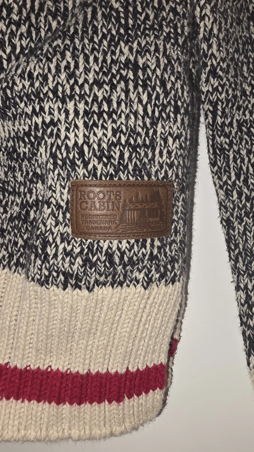 Roots Cabin Marled Knit V-Neck Sweater – Size S