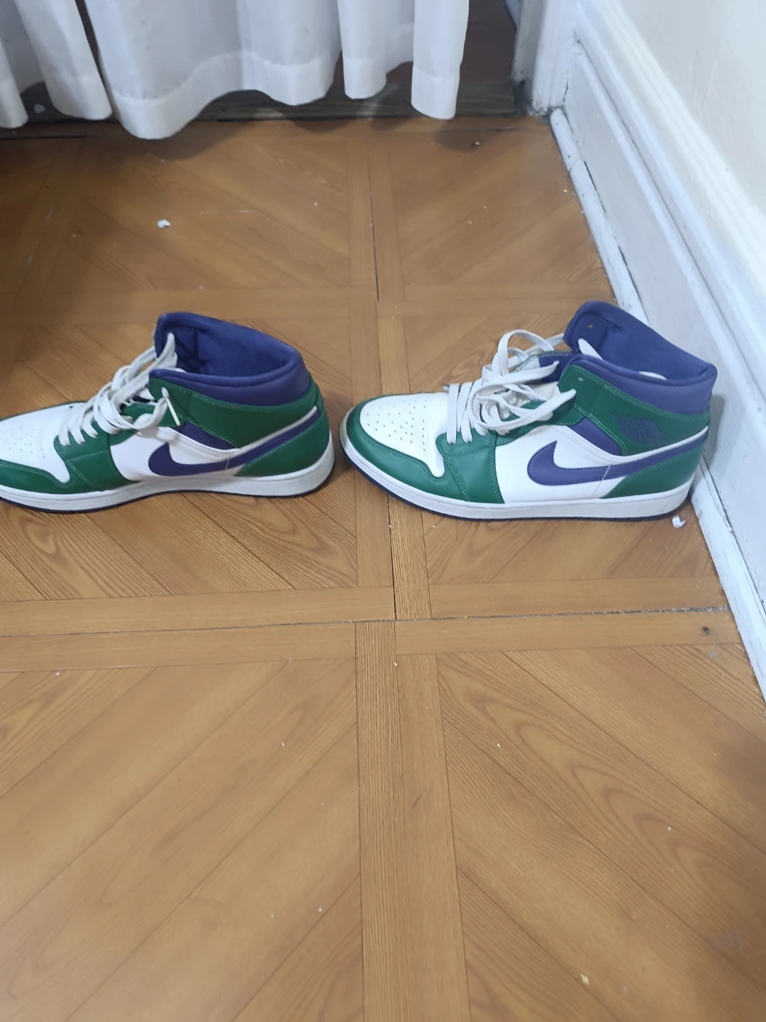 Nike Air Jordan 1 Mid - photo 2