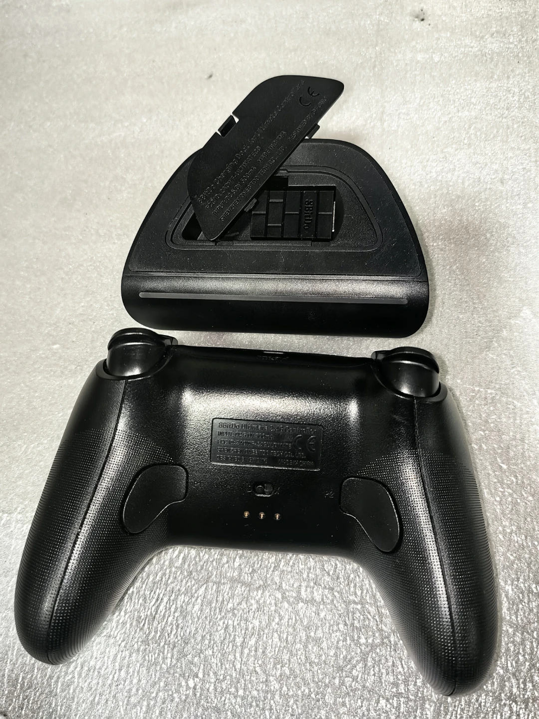 8BitDo Ultimate 2.4G Controller with Charging Dock - photo 4