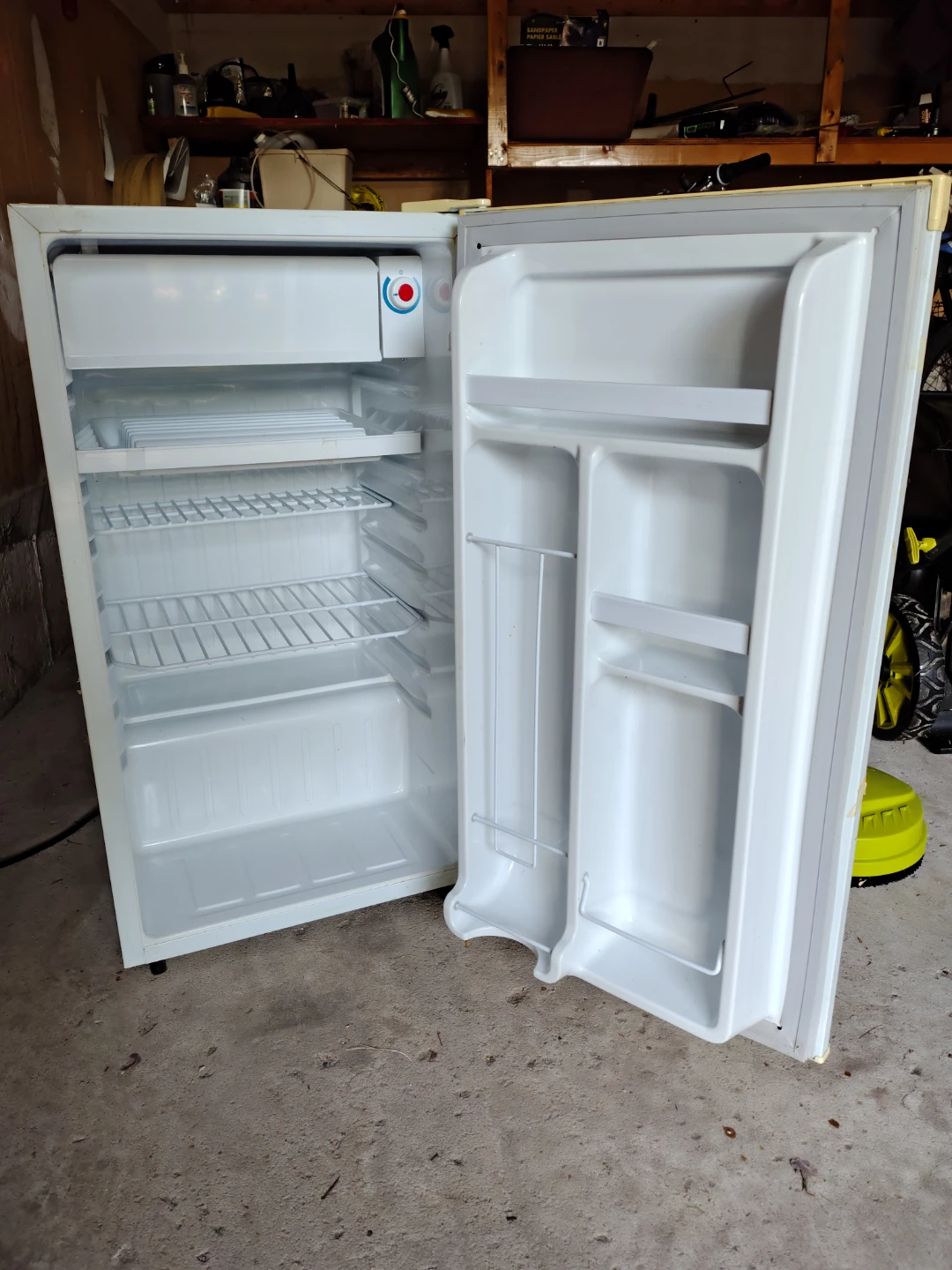 Danby Mini Fridge DCR038W - photo 2