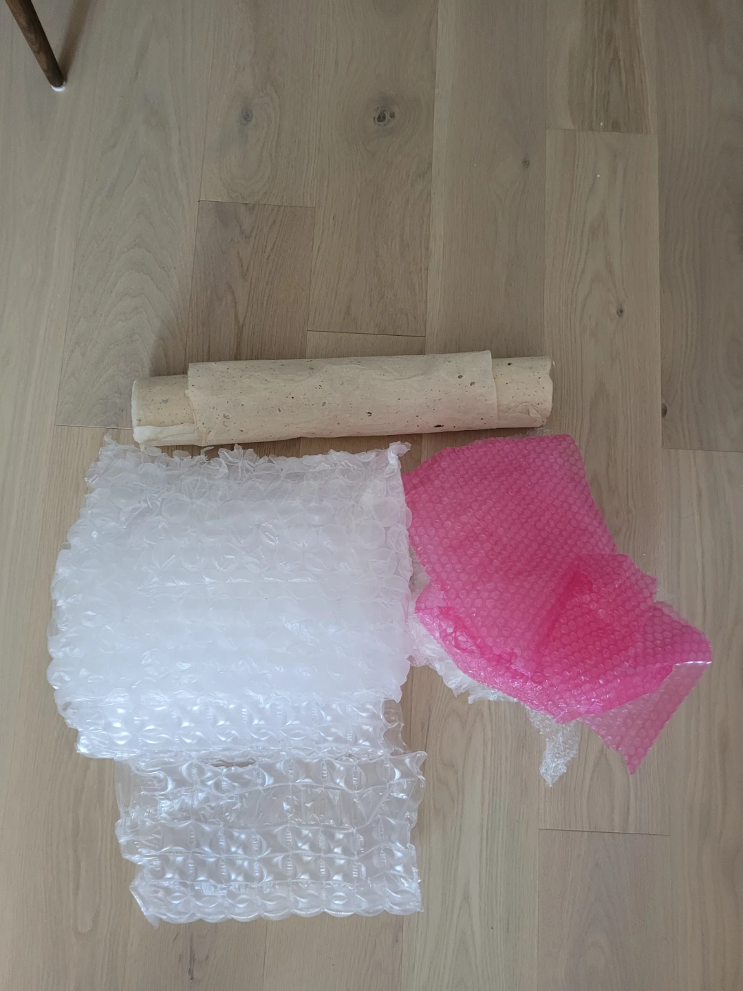 Free moving Bubble wrap and packing materials - photo 3
