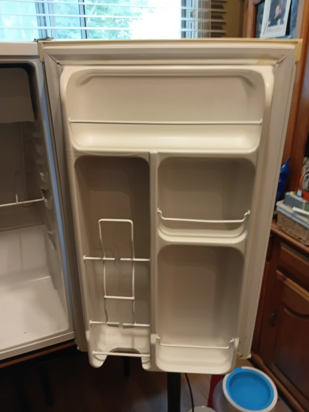 Chef Compact White Mini Fridge - photo 3