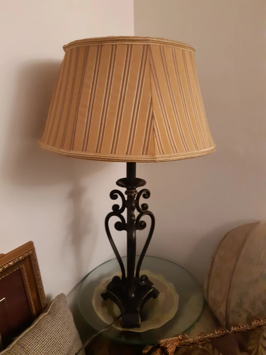 Decorative Table Lamp with Striped Shade - photo 4
