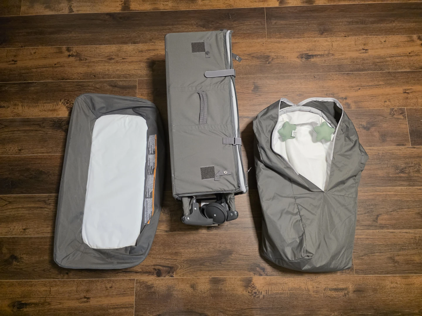 Graco Pack 'n Play Playard with Bassinet and diaper changer