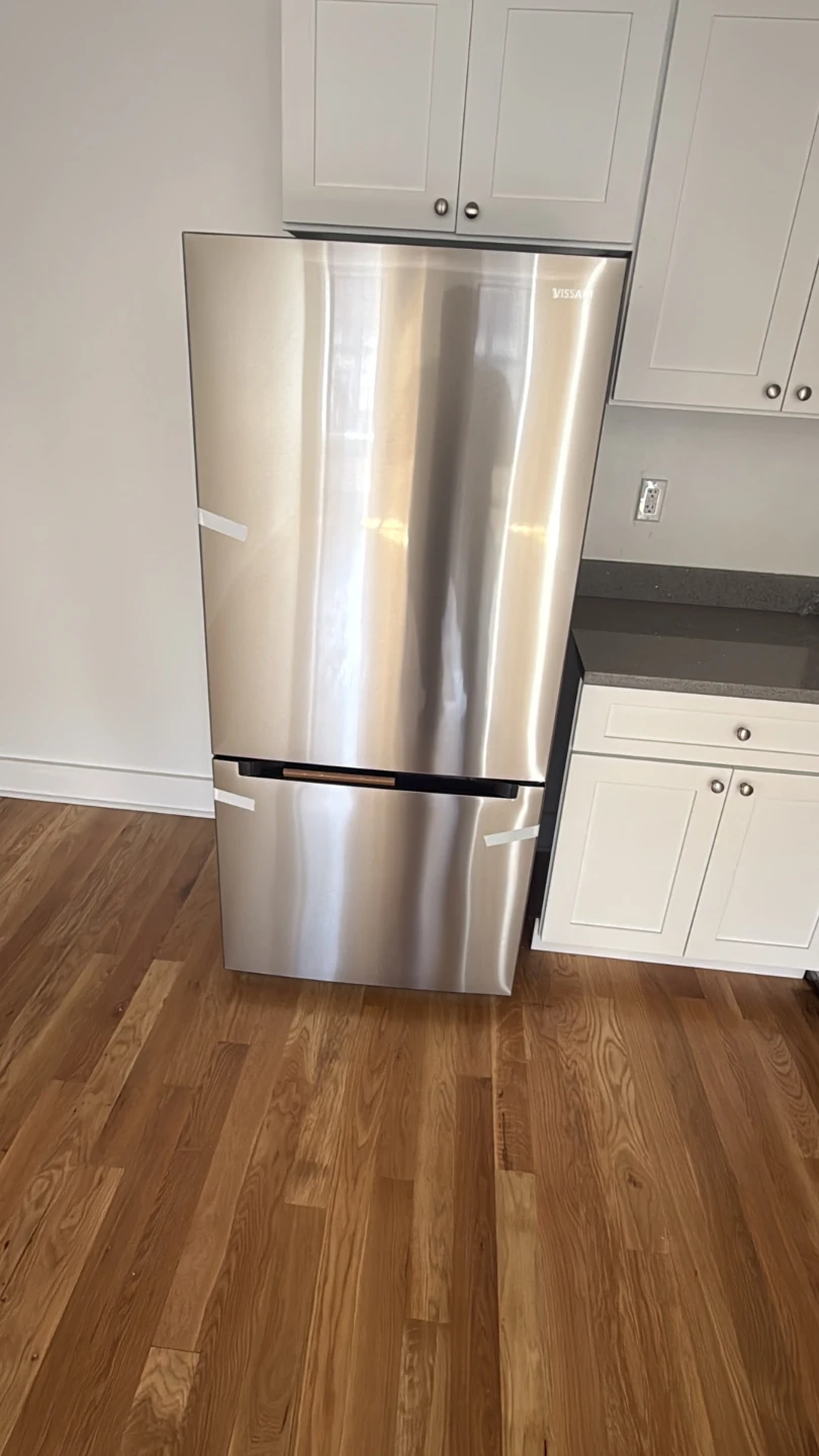 Vissani 30in stainless Steel Refrigerator and electric stove - photo 2