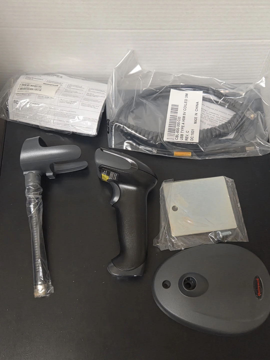 Honeywell Xenon 1900 Barcode Scanner with Stand - photo 2