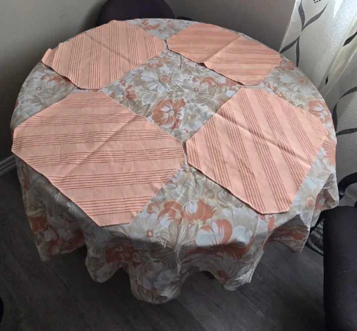 Tablecloth and Set of 4 Peach Placemats - photo 4