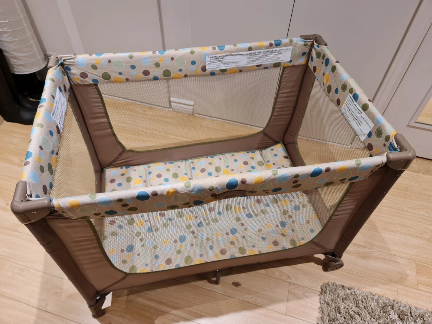 Brown Playpen with Multi-coloured Circles - photo 2